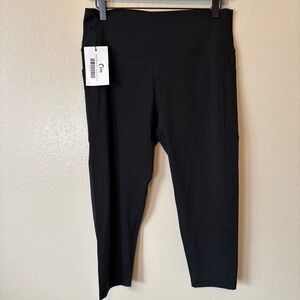 NWT Zyia Black Pocket Brilliant Hi-Rise Crop
